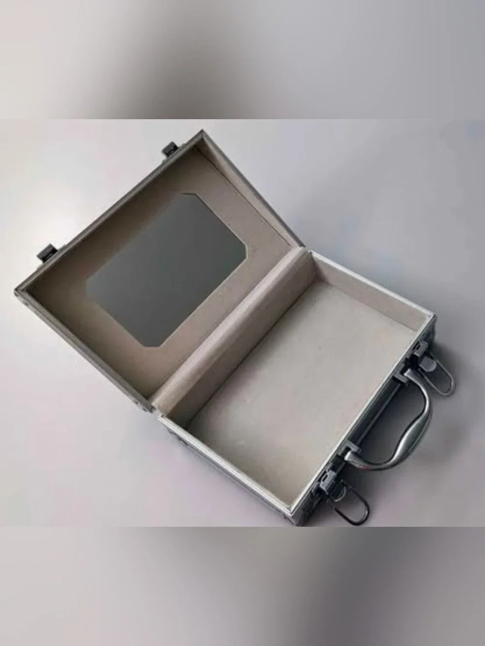 Makeup Aluminum Storage Organizer Carry On Case With A Mirror. 10